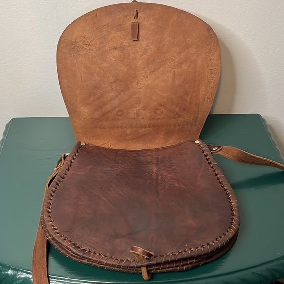 Vintage Bohemian Handmade & Hand Pressed 100%  Leather Saddle Crossbody Bag - Picture 9 of 12